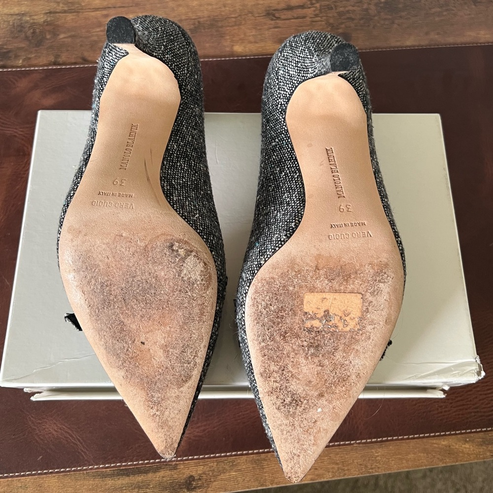 Manolo Blahnik Tweed Buckel Pumps (original box) - Picture 4 of 10